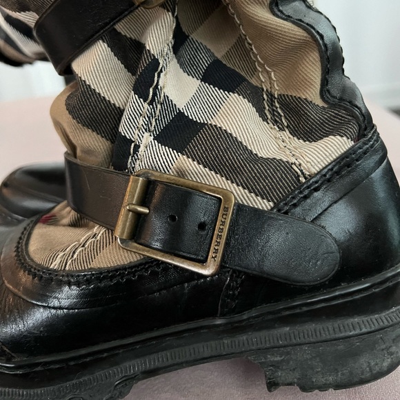 Burberry boots in size 36 for sale, in good condition. - Picture 3 of 4